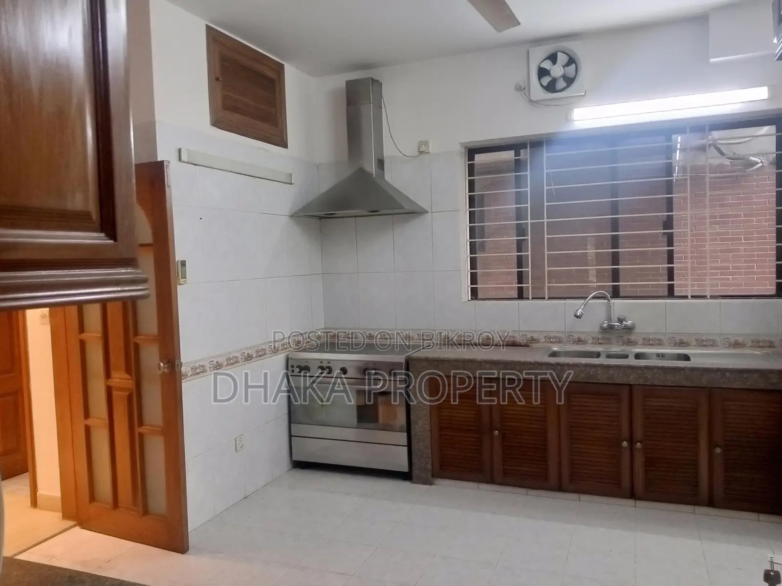 Semi Furnished 3800-sqft Gorgeous Apartment Rent in Gulshan North