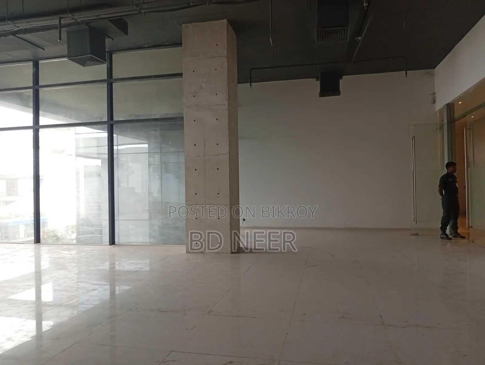 Commercial Office 2300 Sqft Open Space Rent in Gulshan Avenue