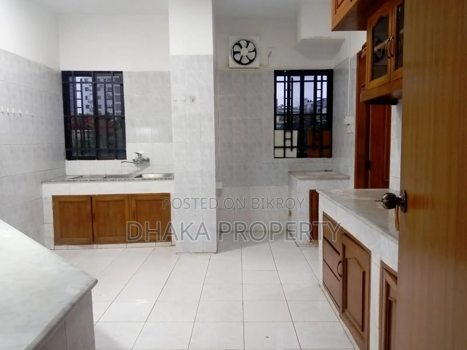Un-Furnished 3 Bedrooms (2950Sqft) Apartment Rent in Gulshan-2
