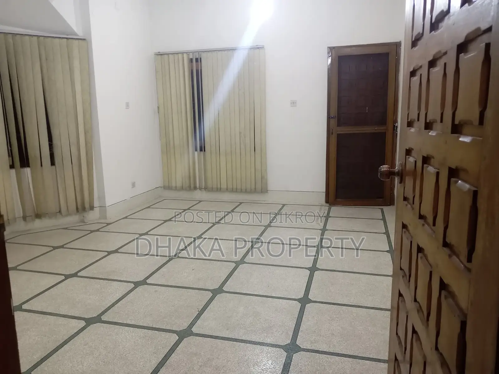 INDEPENDENT HOUSE RENT IN BARIDHARA DIPLOMATIC ZONE