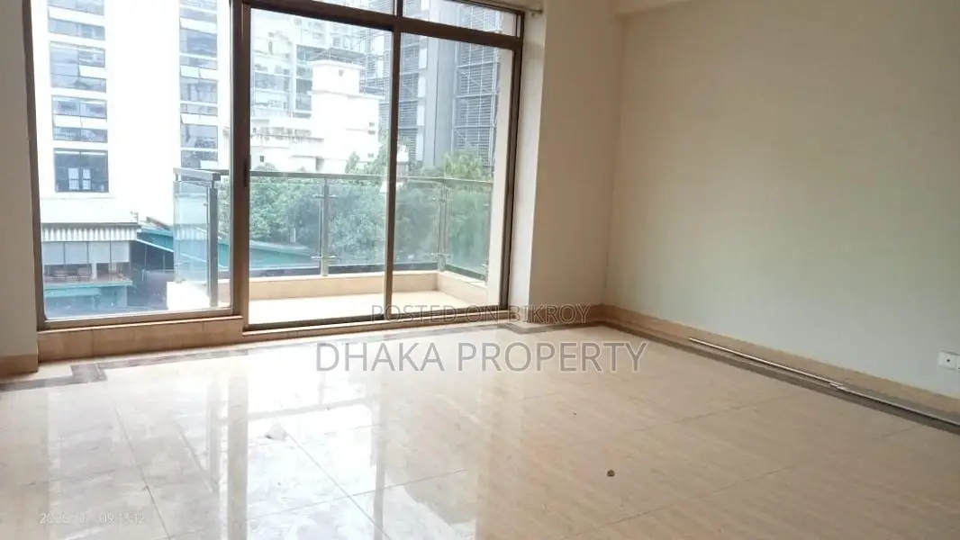4BED_3200SqFt.2 Parking FLAT RENT AT GULSHAN 2 NORTH