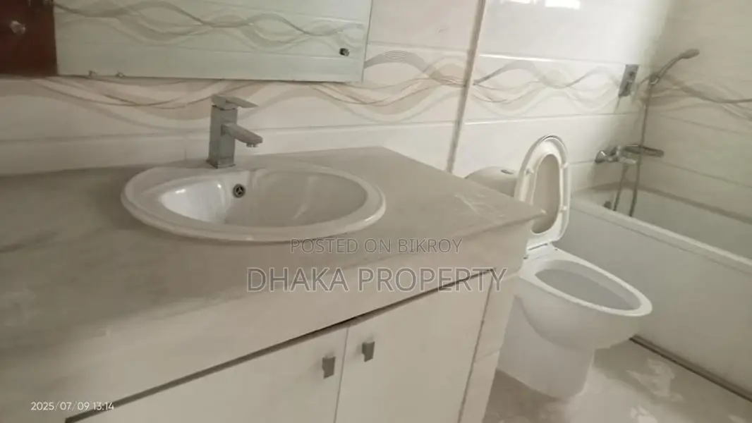 4BED_3200SqFt.2 Parking FLAT RENT AT GULSHAN 2 NORTH