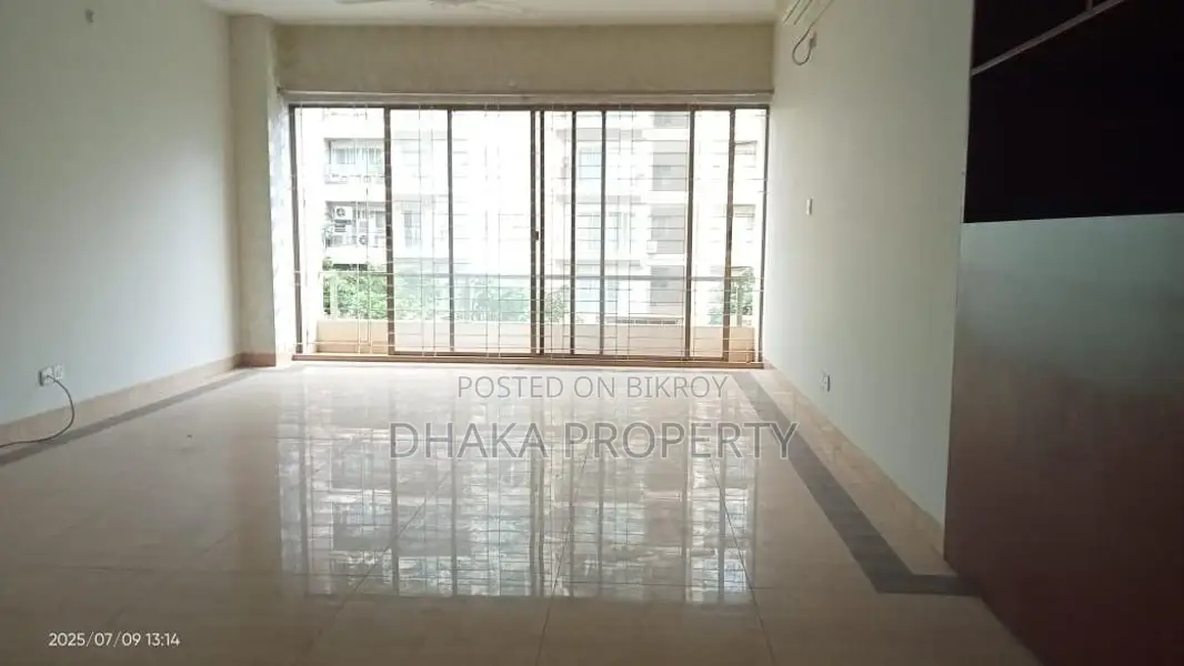 4BED_3200SqFt.2 Parking FLAT RENT AT GULSHAN 2 NORTH