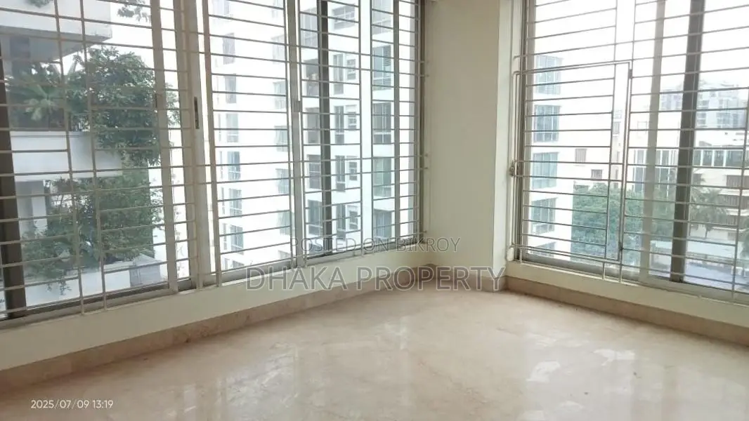 4BED_3200SqFt.2 Parking FLAT RENT AT GULSHAN 2 NORTH