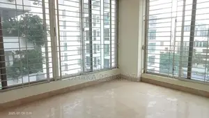 4BED_3200SqFt.2 Parking FLAT RENT AT GULSHAN 2 NORTH