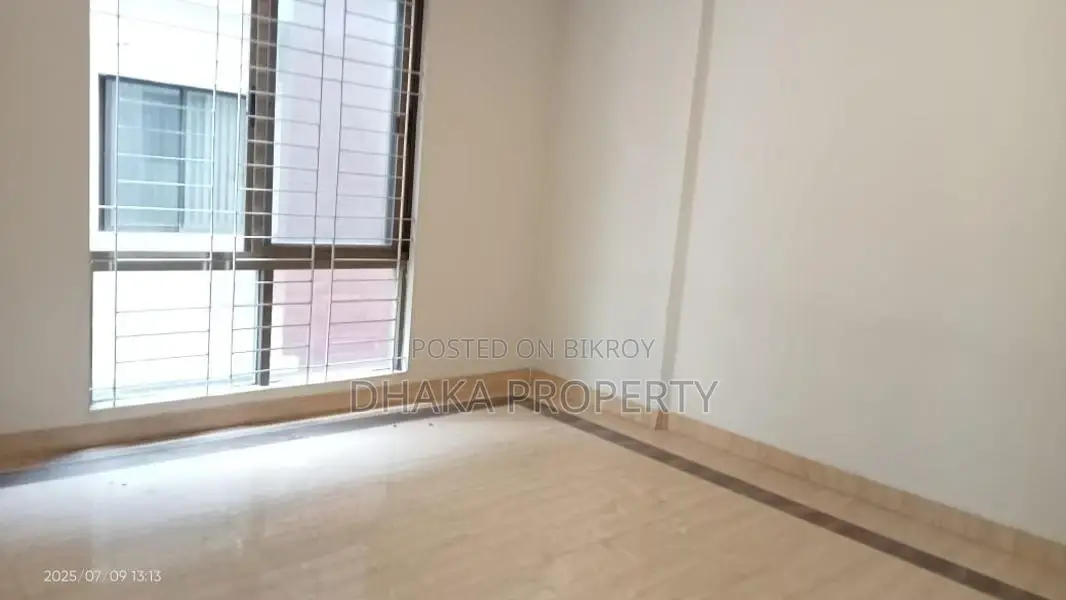 4BED_3200SqFt.2 Parking FLAT RENT AT GULSHAN 2 NORTH