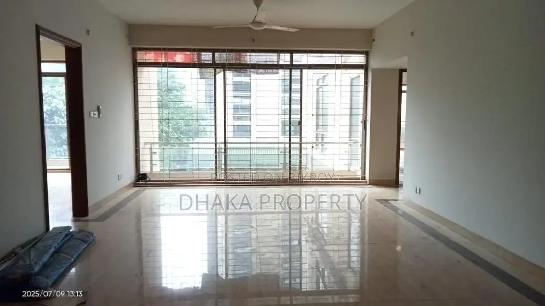 4BED_3200SqFt.2 Parking FLAT RENT AT GULSHAN 2 NORTH