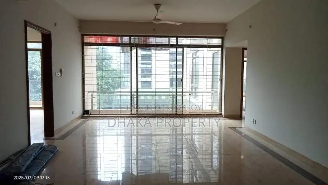 4BED_3200SqFt.2 Parking FLAT RENT AT GULSHAN 2 NORTH