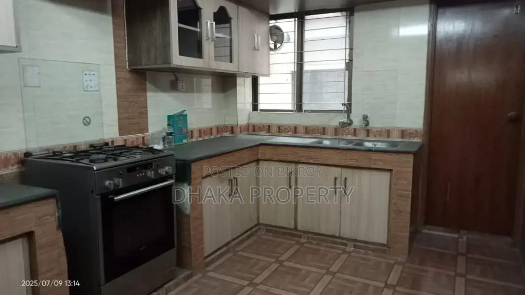 4BED_3200SqFt.2 Parking FLAT RENT AT GULSHAN 2 NORTH