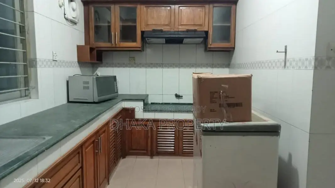 4Bed Full Furnish Apartment Rent in Gulshan Area