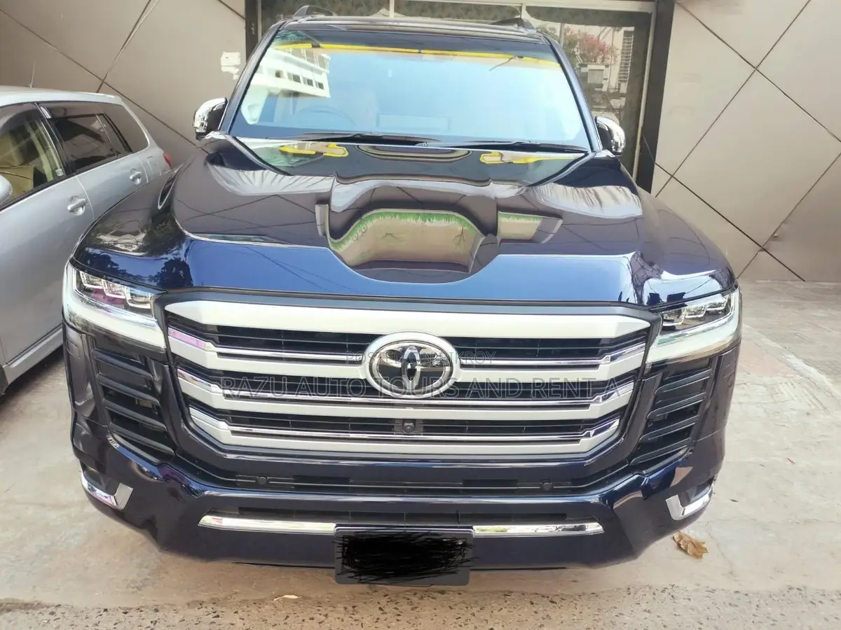 V8 Land Cruiser For Rent