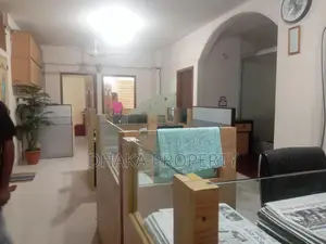 (২৩০০ বর্গফুট) গুলশানে আন-ফার্নিশড অফিস স্পেস ভাড়া হবে