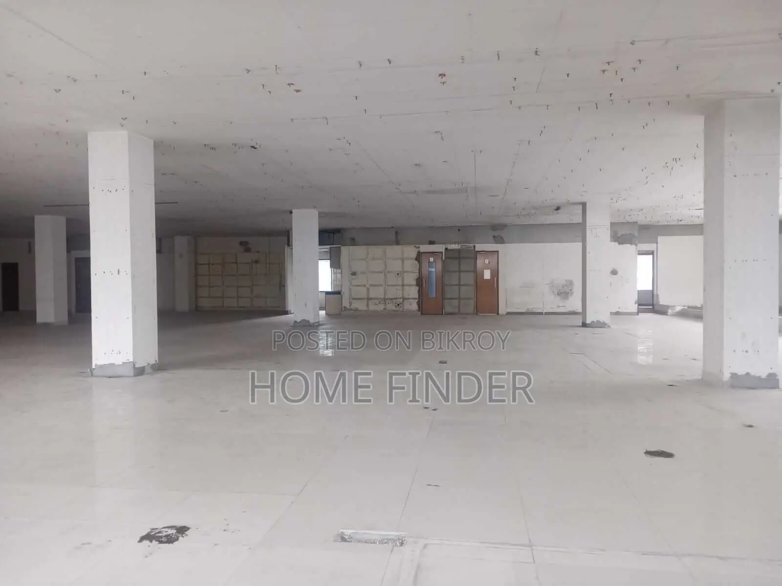 5800 SQFT COMMERCIAL FLOOR FOR RENT GULSHAN AVENUE