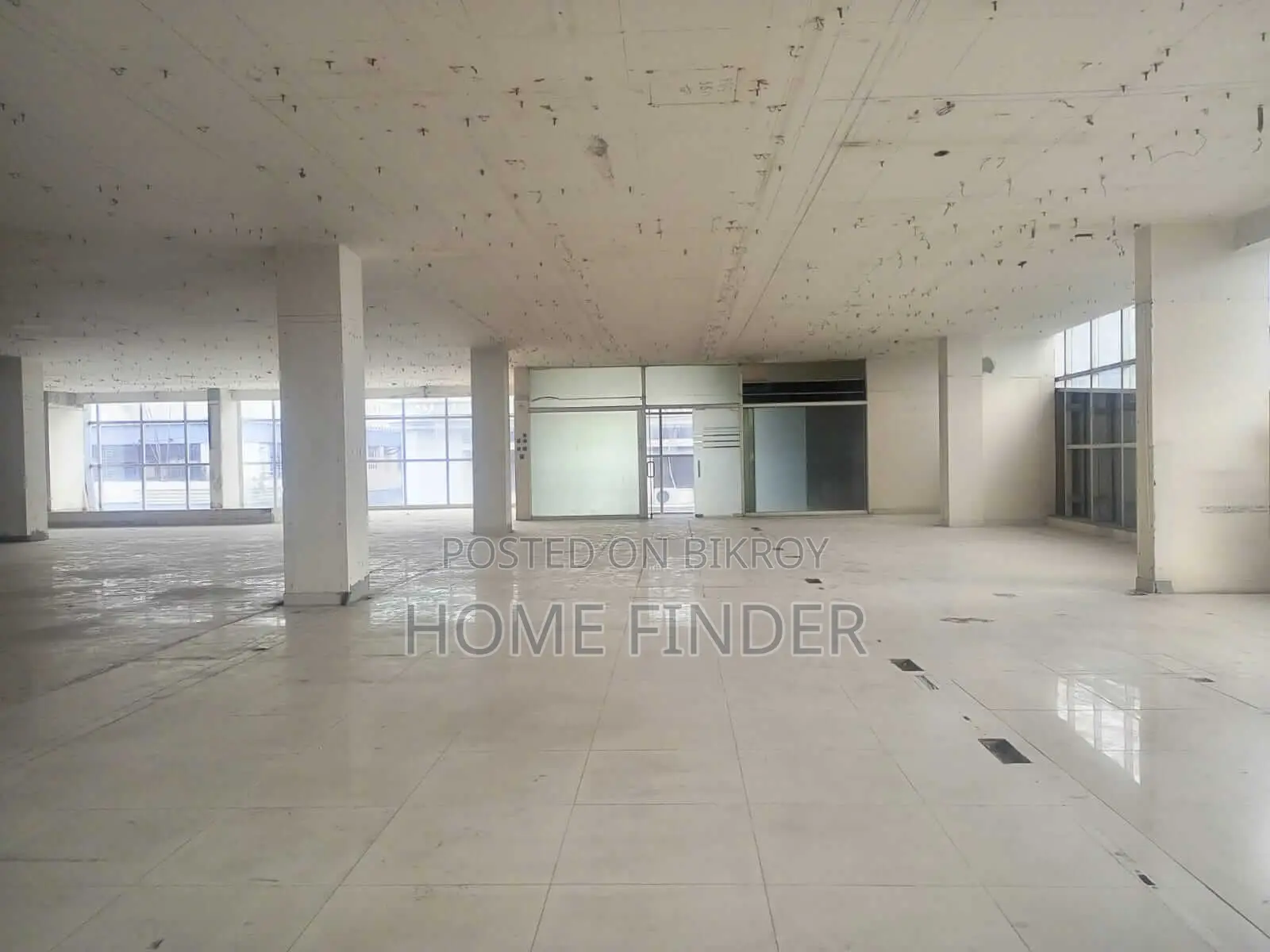 5800 SQFT COMMERCIAL FLOOR FOR RENT GULSHAN AVENUE