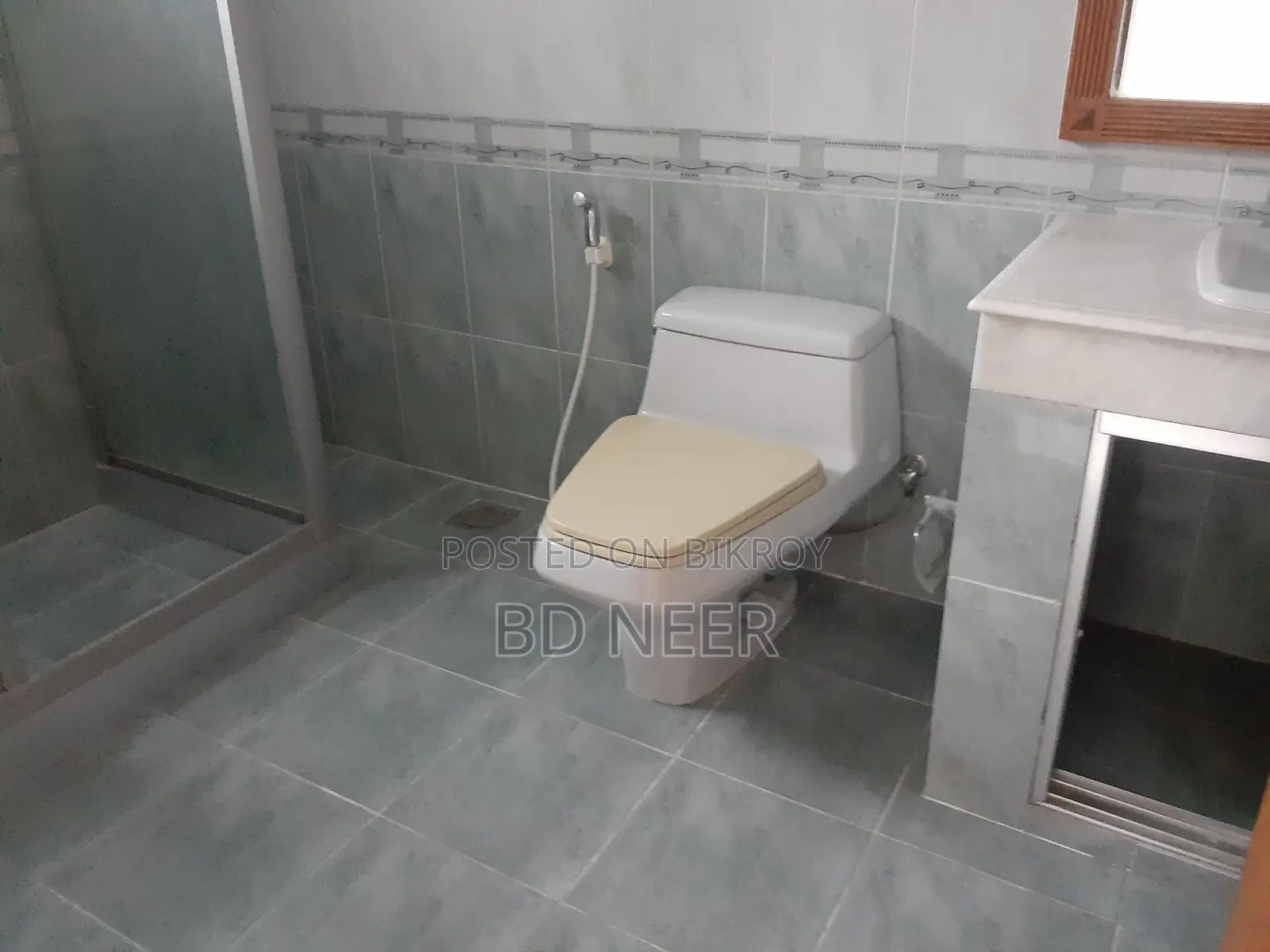 Semi Furnished 4 Bed Single Unt.7Th Floor Flat Rent in Gulshan-2
