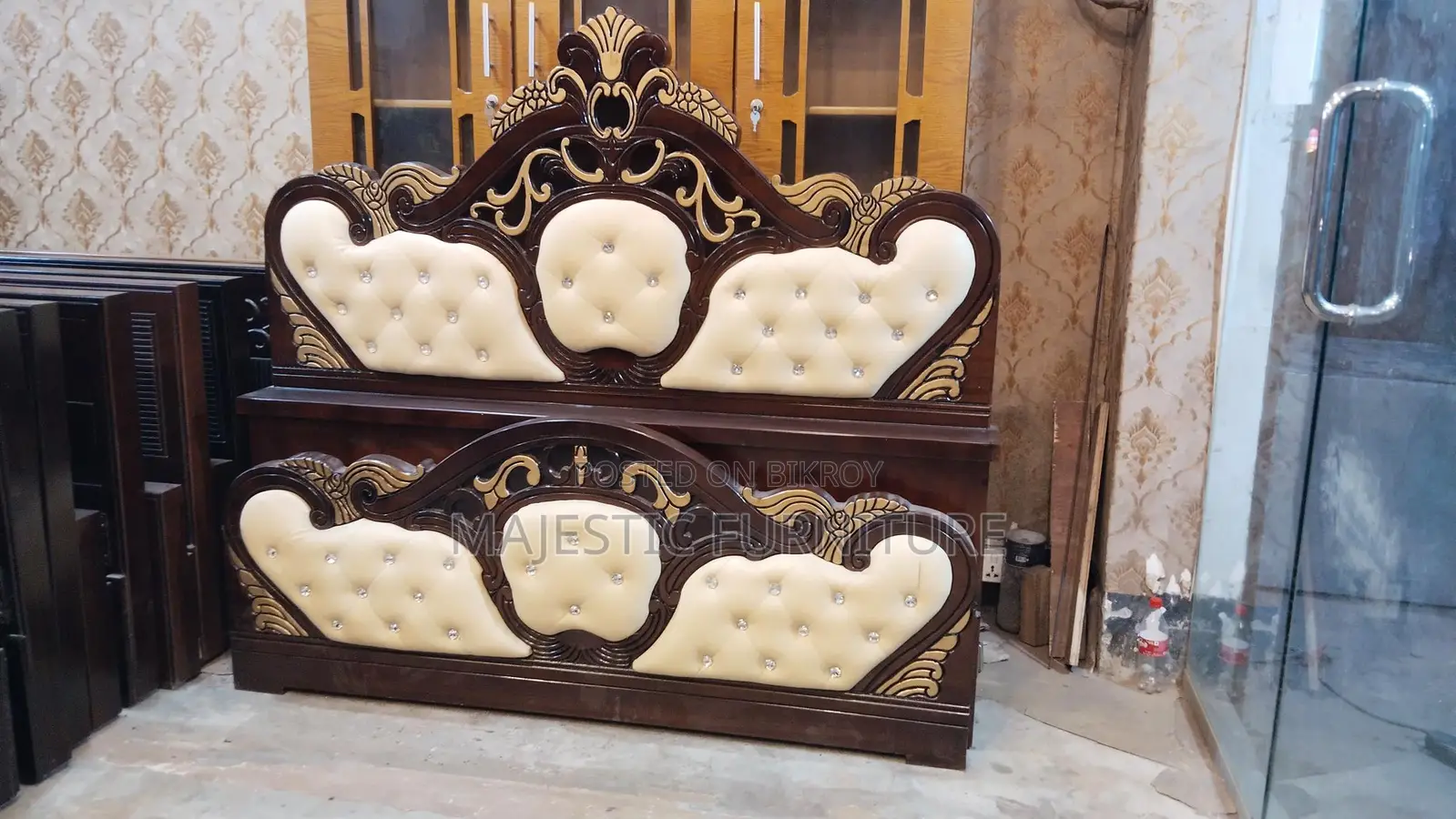 NEW BED 5/7 & 6/7 FEET LEATHER. M # 115