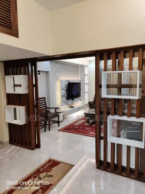 গুলশান-১ এ লেক ভিউসহ প্রশস্ত ২২০০ বর্গফুটের বিলাসবহুল ফার্নিশড অ্যাপার্টমেন্ট