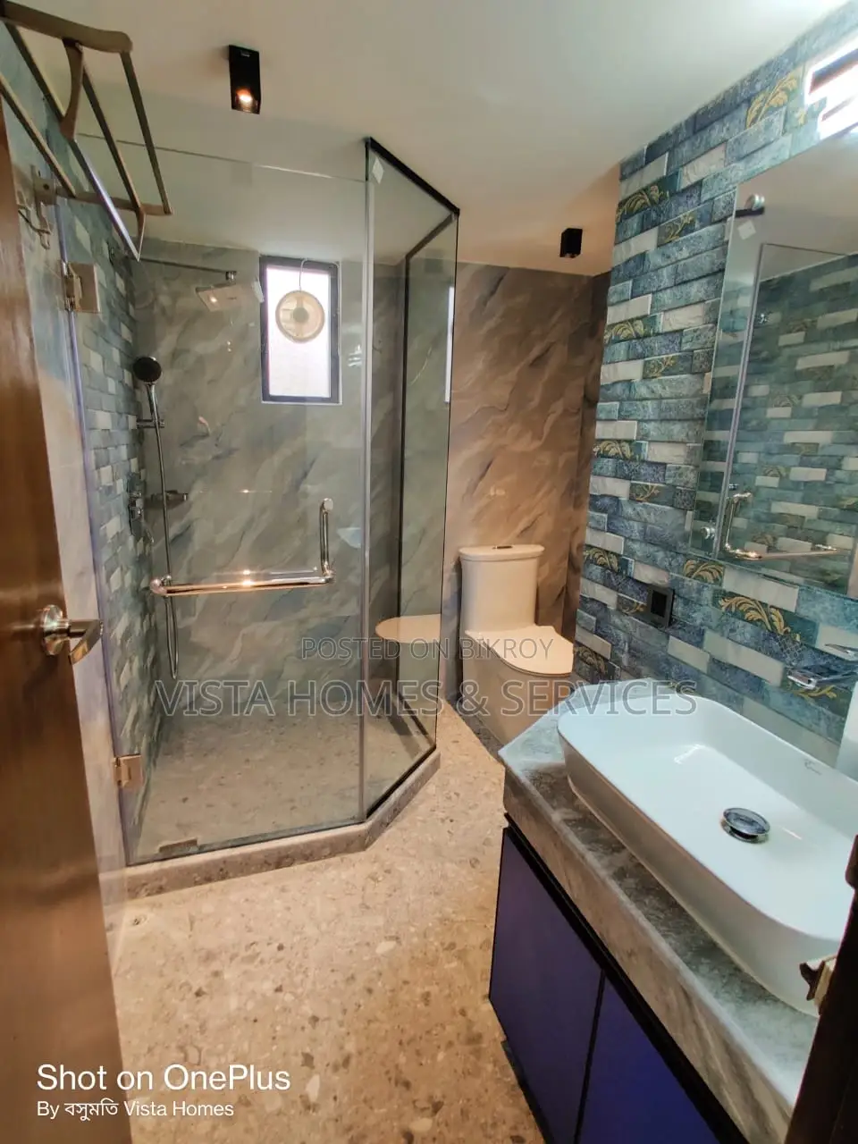 Spacious 2200 sq.ft Luxury Furnished Apt With Lake View – Gulshan-1
