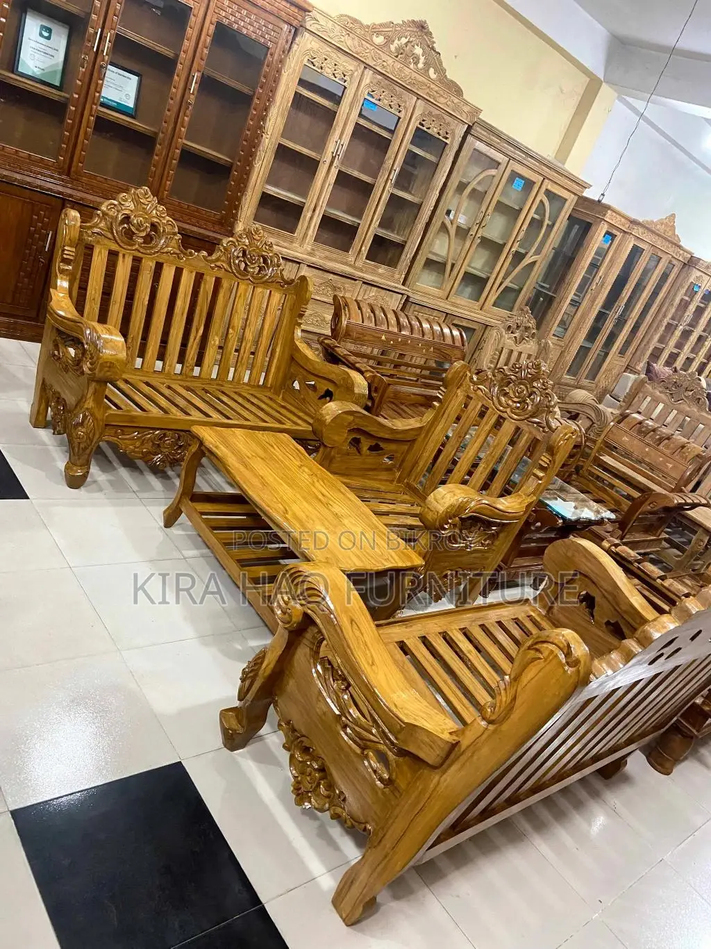 আধুনিক মডেলে লিকার পালিশ সোফা