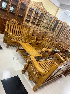আধুনিক মডেলে লিকার পালিশ সোফা