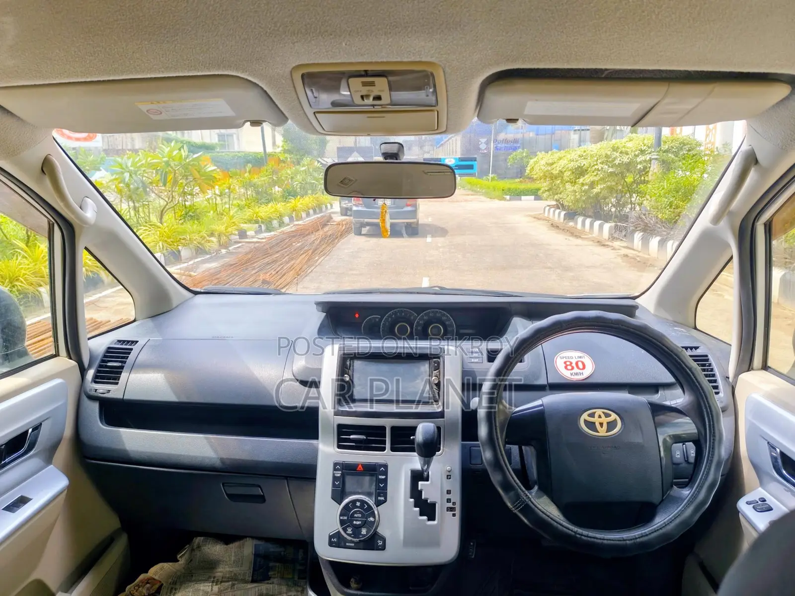 Toyota Noah 2010 Pearl