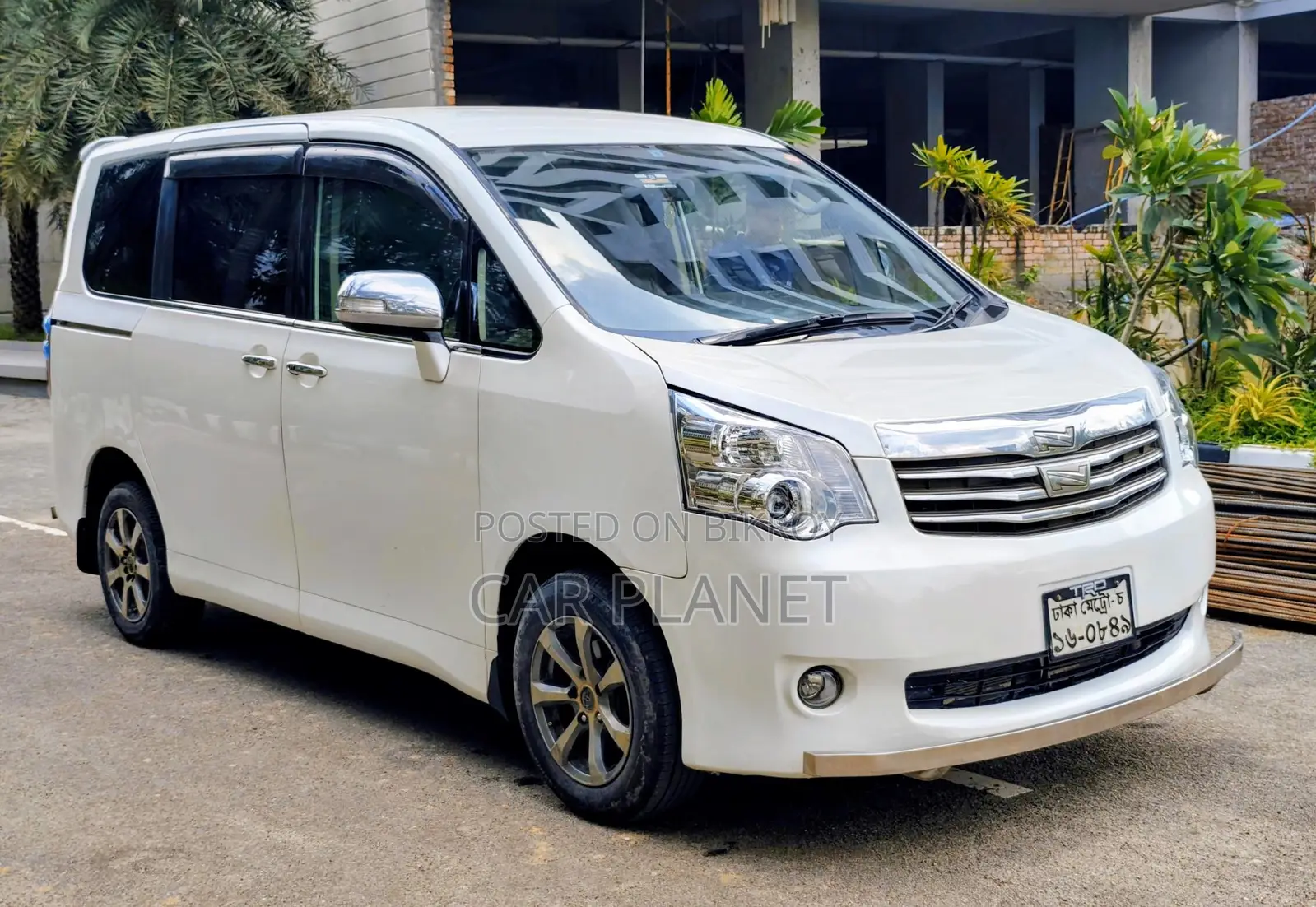 Toyota Noah 2010 Pearl