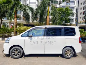 Toyota Noah 2010 Pearl