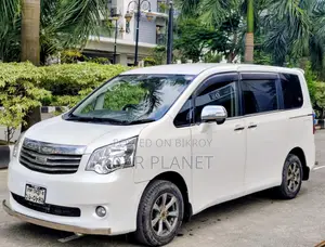Toyota Noah 2010 Pearl
