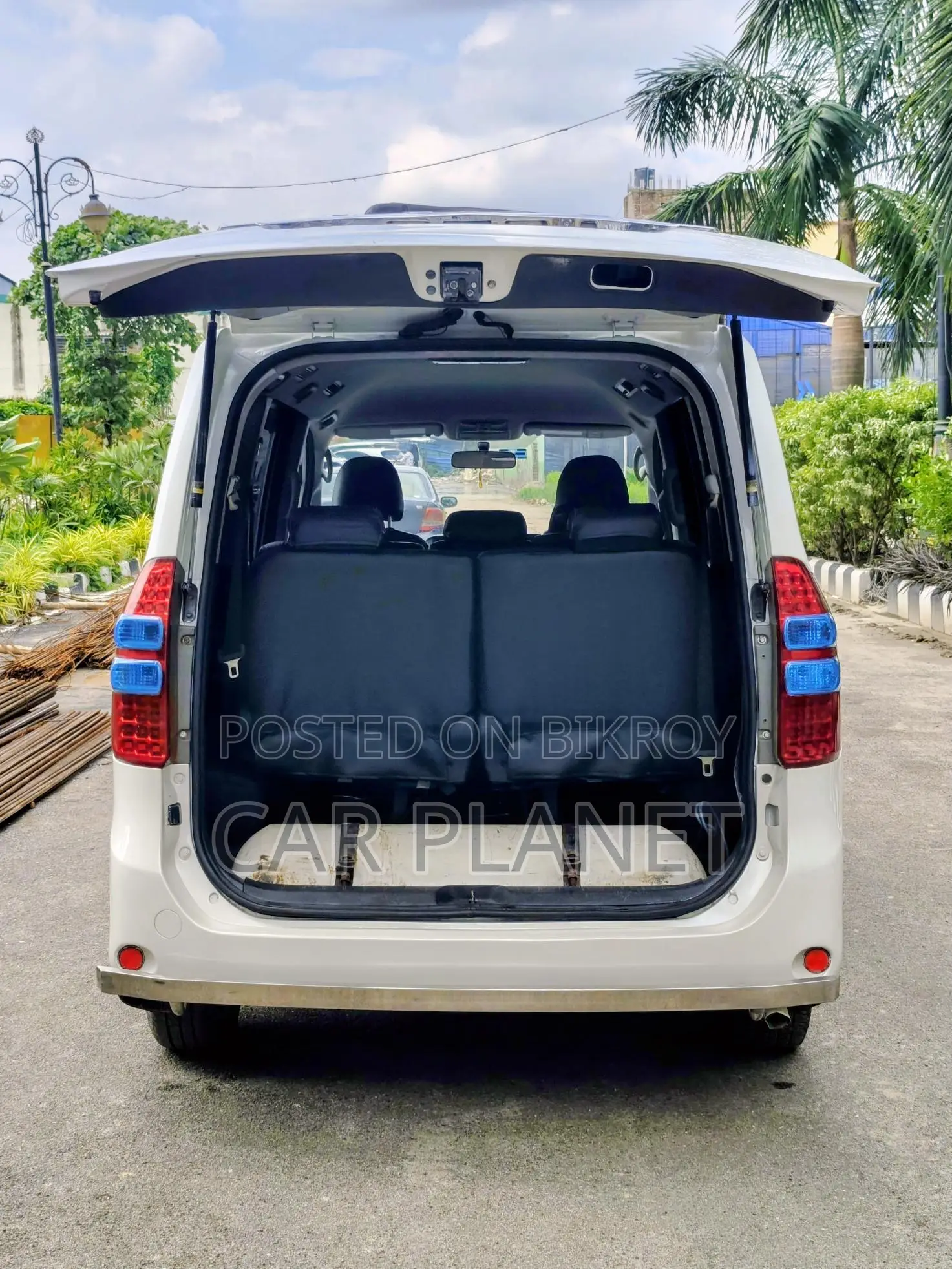 Toyota Noah 2010 Pearl