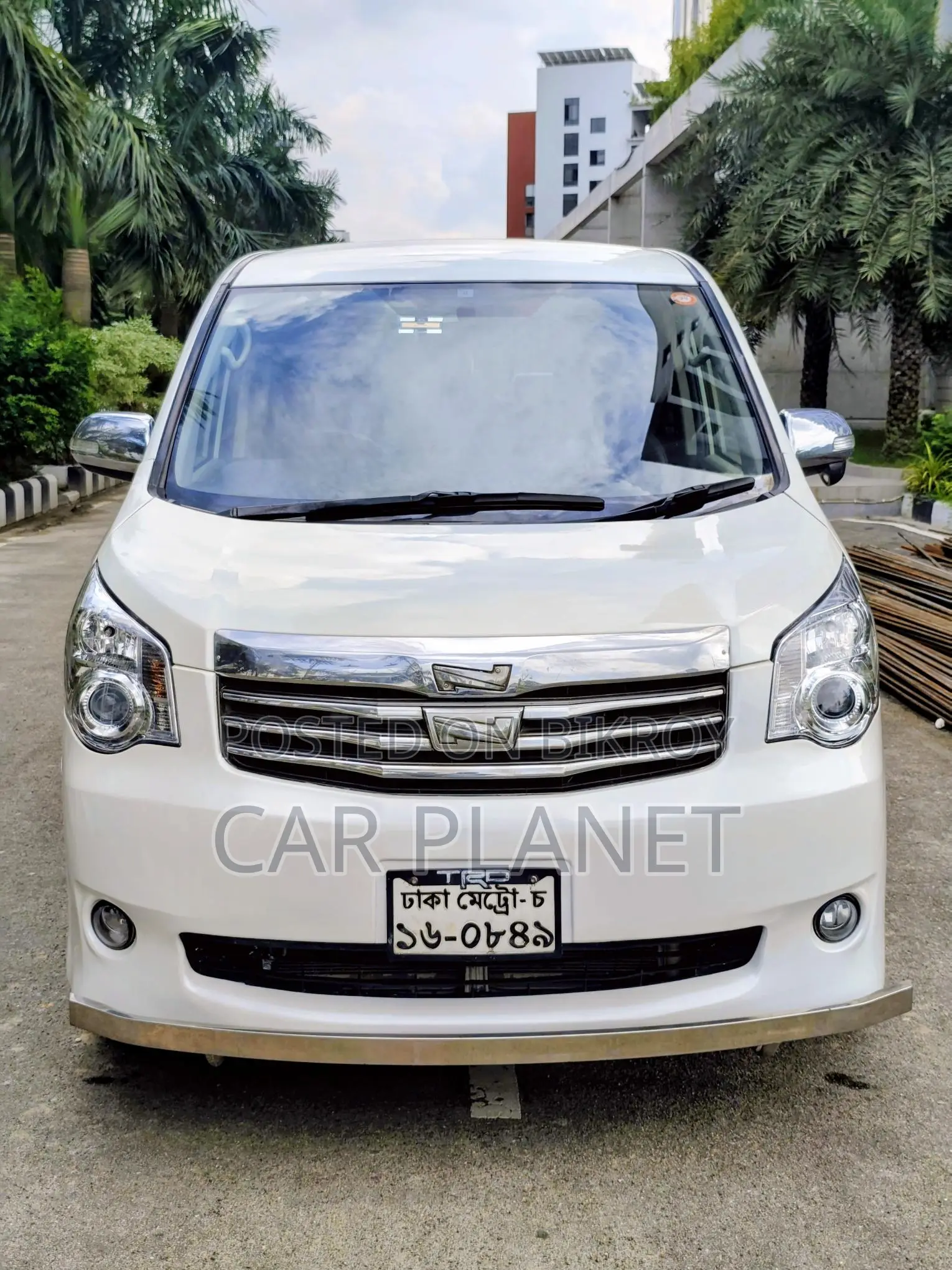 Toyota Noah 2010 Pearl