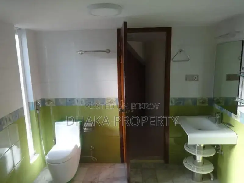 (Gym-Swimming pool) 4 Beds Semi-Furnished Flat Rent in Gulshan