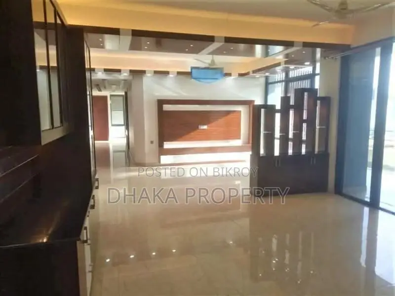 (Gym-Swimming pool) 4 Beds Semi-Furnished Flat Rent in Gulshan