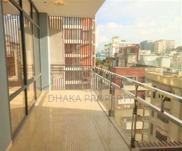 (Gym-Swimming pool) 4 Beds Semi-Furnished Flat Rent in Gulshan