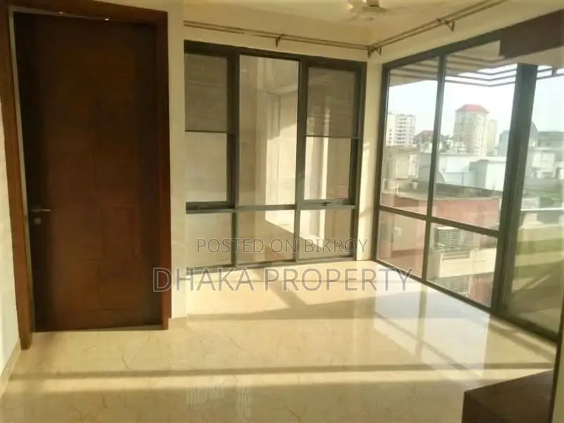 (Gym-Swimming pool) 4 Beds Semi-Furnished Flat Rent in Gulshan