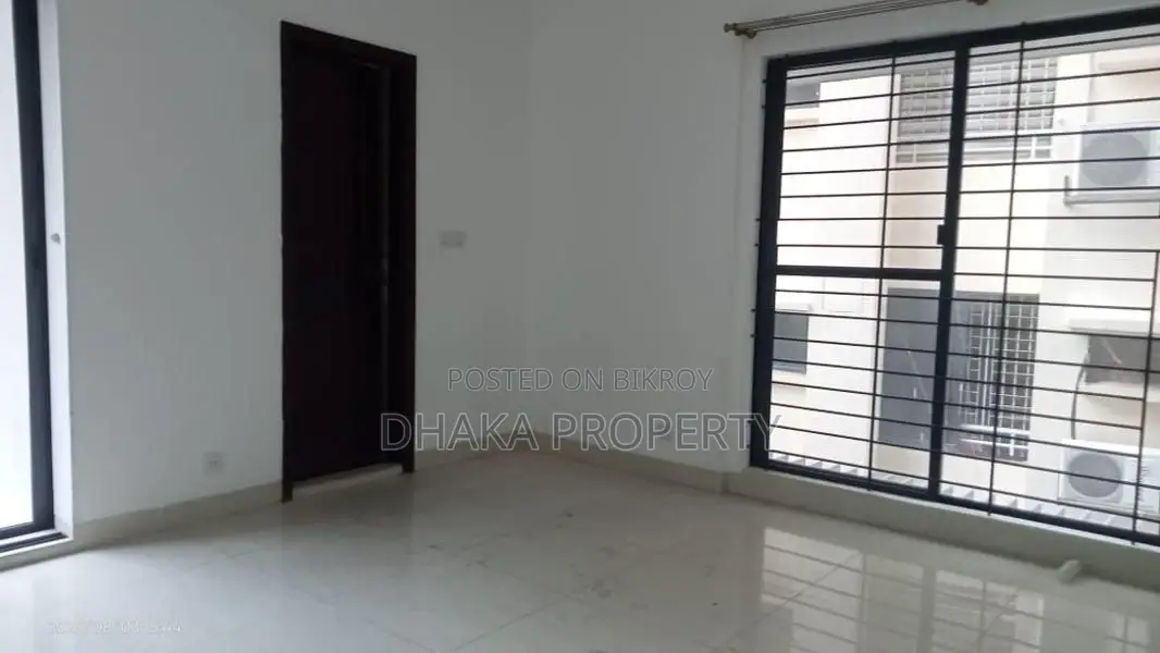 Gym Swimming Pool Luxury Apartment Rent 4Bed 3100SqFt.