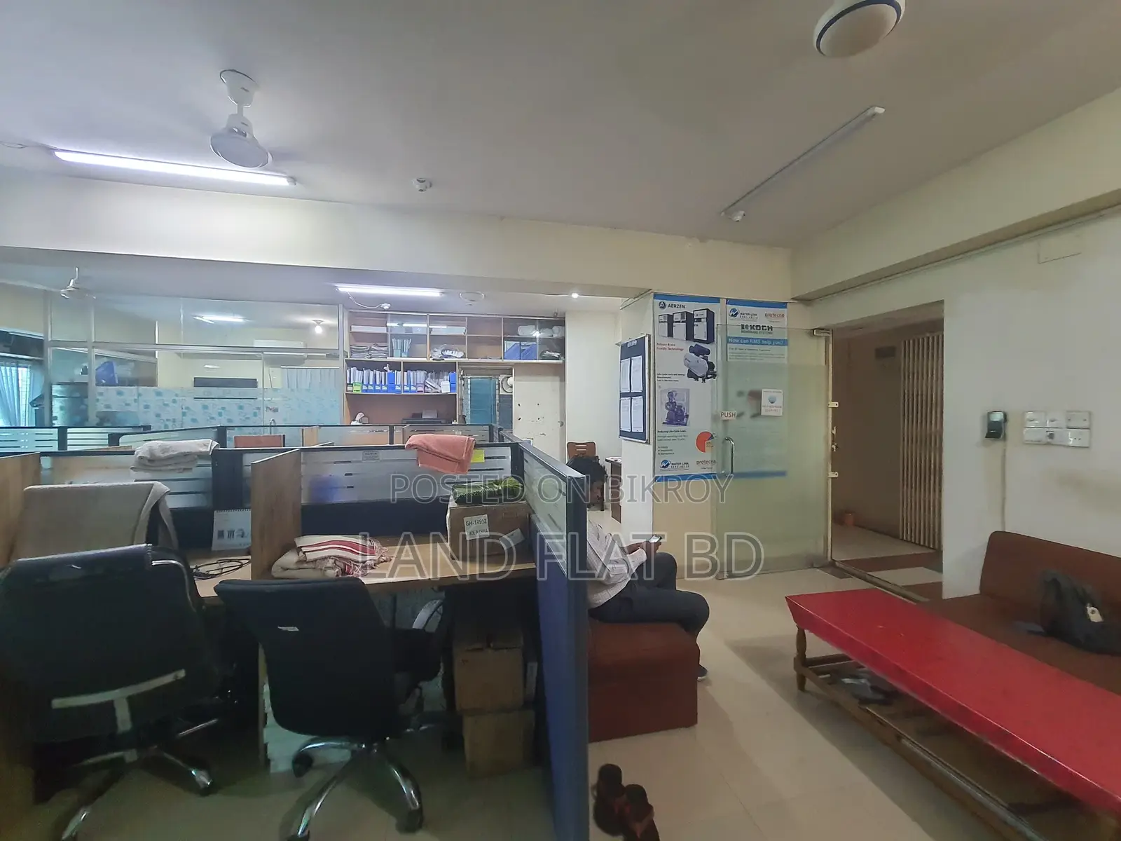 বাড্ডায় মিলেনিয়াম স্কয়ারে 1570sft অফিস স্পেস