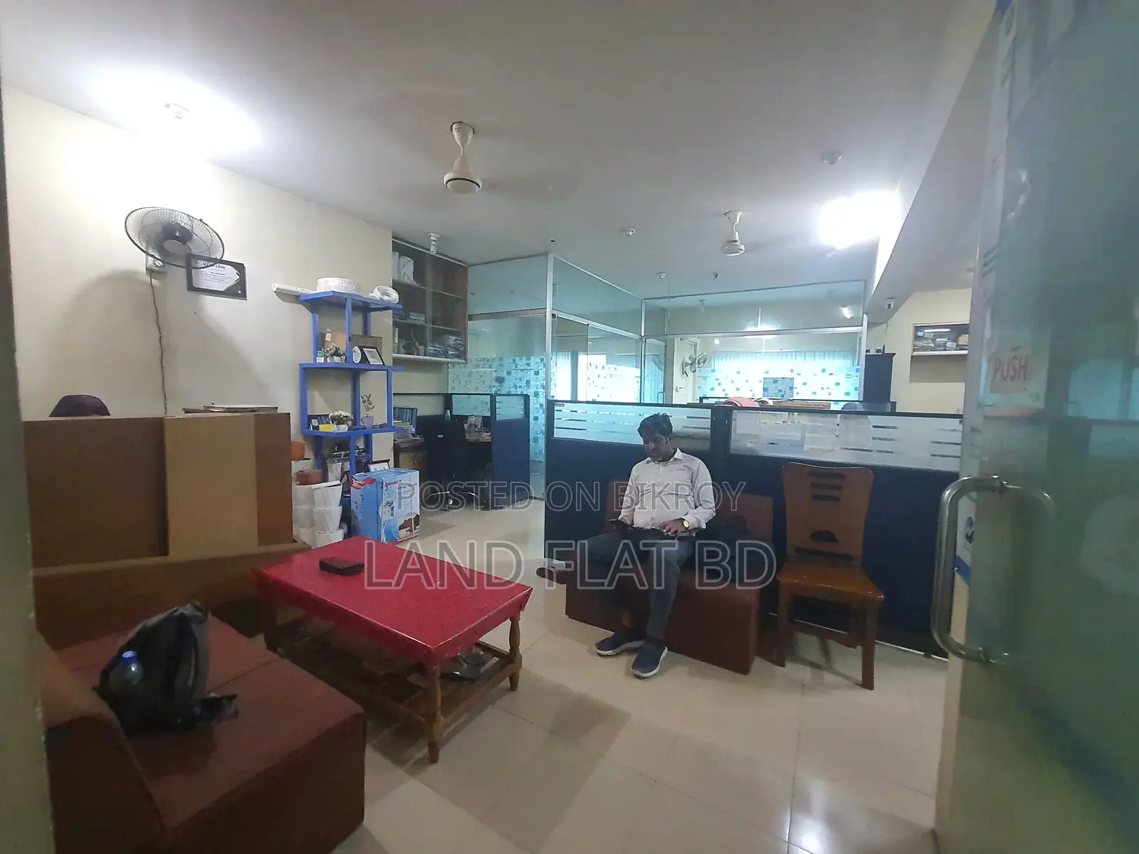 বাড্ডায় মিলেনিয়াম স্কয়ারে 1570sft অফিস স্পেস