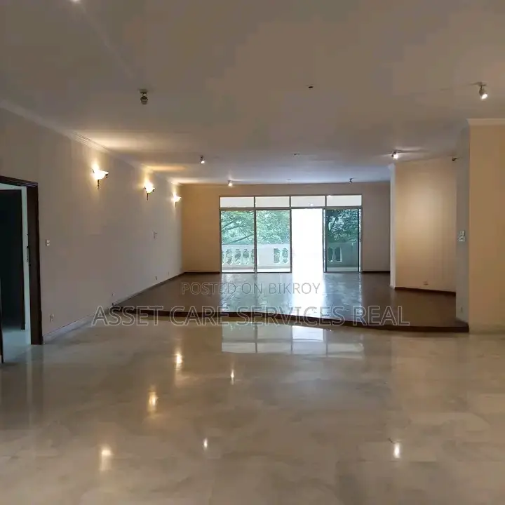 গুলশান-১ এ ৬১০০ বর্গফুটের ৫ বেডের লেক ভিউ বড় অ্যাপার্টমেন্ট ভাড়া