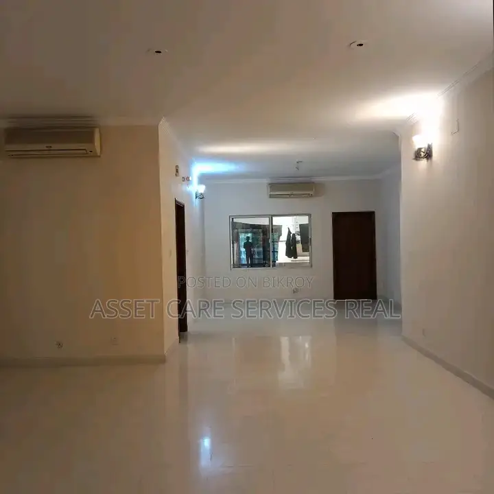 গুলশান-১ এ ৬১০০ বর্গফুটের ৫ বেডের লেক ভিউ বড় অ্যাপার্টমেন্ট ভাড়া