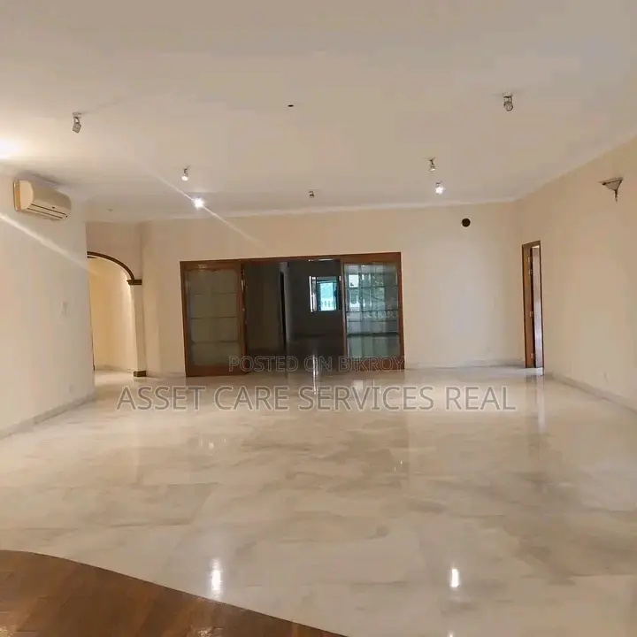 গুলশান-১ এ ৬১০০ বর্গফুটের ৫ বেডের লেক ভিউ বড় অ্যাপার্টমেন্ট ভাড়া