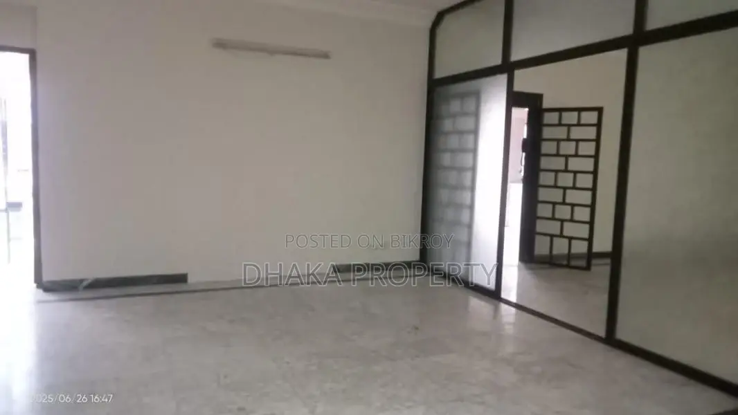 গুলশান-২ এ ৪ বেডরুমের আন-ফার্নিশড অ্যাপার্টমেন্ট ভাড়া