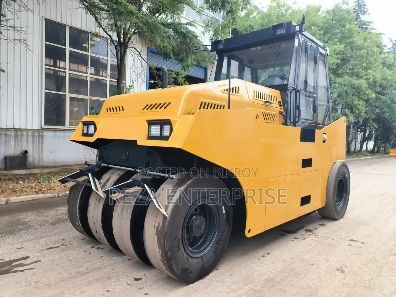 SINOCAT TYRE ROLLER