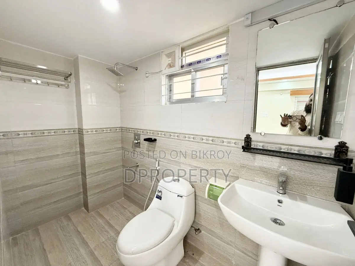 4bdrm Apartment in Basundhara for Rent