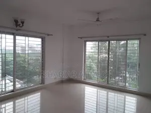 গুলশানে ৩৮০০ বর্গফুটের ৪ বেডরুম ও ২ কার পার্কিং সুবিধাসহ আনফার্নিশড অ্যাপার্টমেন্ট ভাড়া
