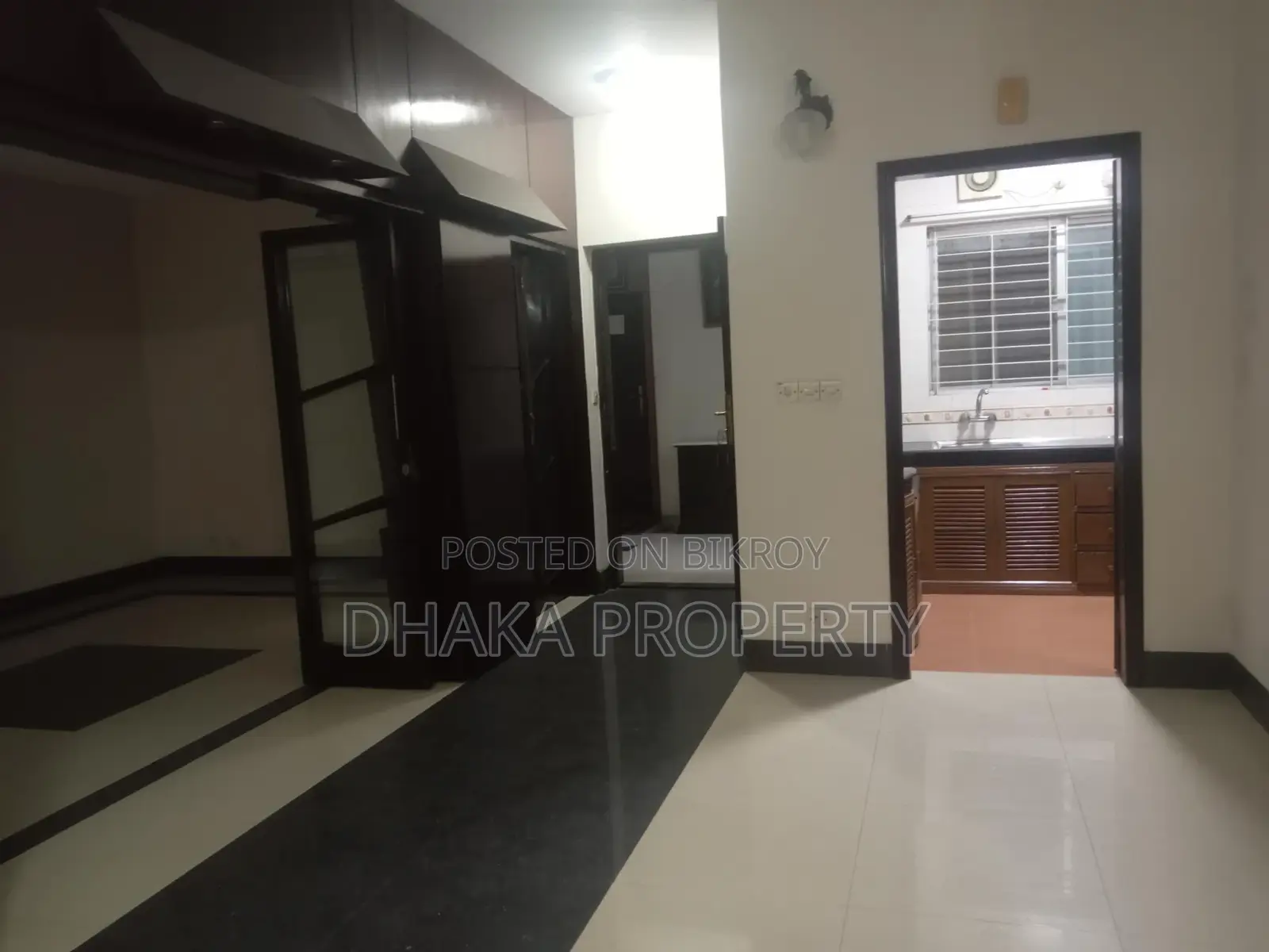 গুলশানে ১৫৫০ বর্গফুটের অত্যন্ত এক্সক্লুসিভ আন-ফার্নিশড অ্যাপার্টমেন্ট ভাড়া