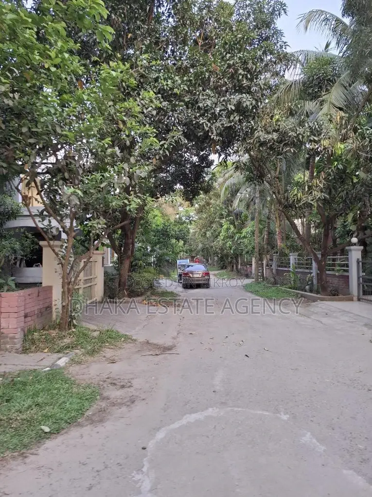 VERY URGENT NIKUNJO=1, 3 KATHA PLOT SALE
