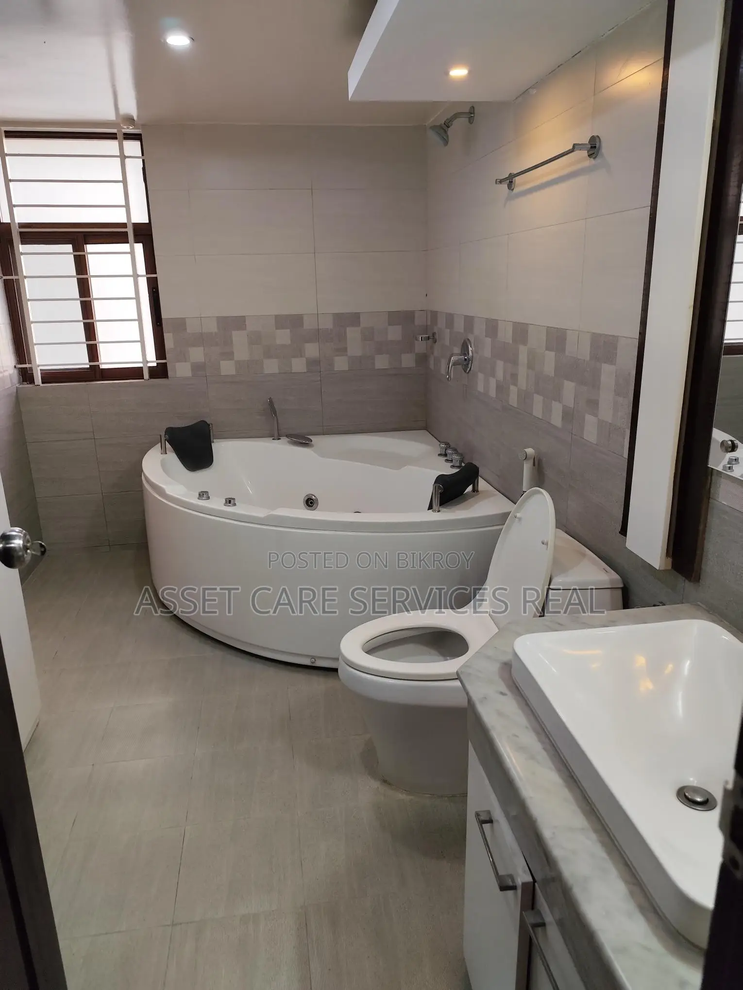 Baridhara 4Bed Furnished Gym-Pool Facilities Apartment Rent
