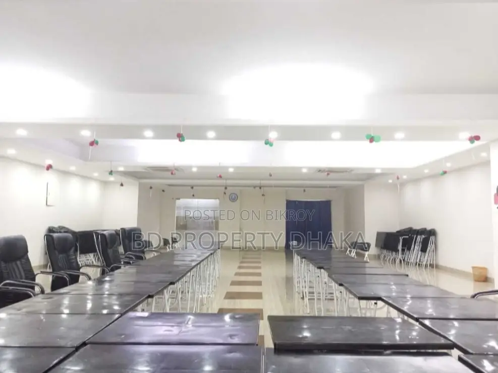 7800Sqft semi furnished open commercial space Rent in Banani