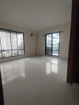 Lake View Good Quality 3 Bedroom Un Farnised Flat Rent In Gulshan