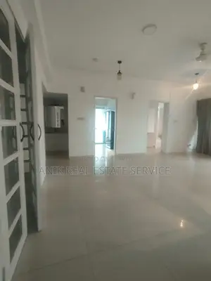 গুলশানে লেক ভিউ ভালো মানের ৩ বেডরুমের আন-ফার্নিশড ফ্ল্যাট ভাড়া
